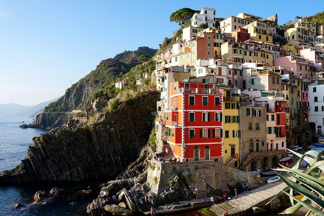 Cinque Terre Day Trip From Florence With Optional Vineyards Hike - Positive Experiences With Guides