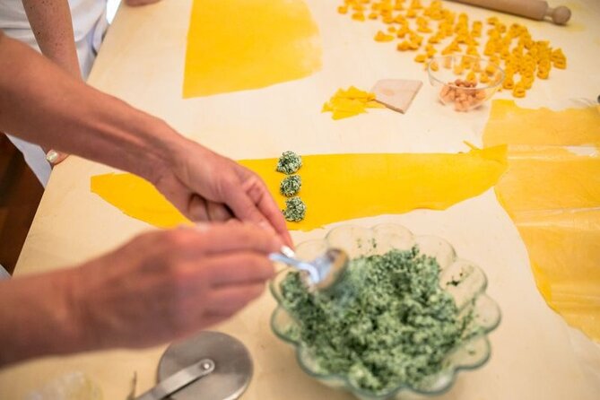 Cesarine: Small Group Pasta and Tiramisu Class in Venice - Experience and Expectations