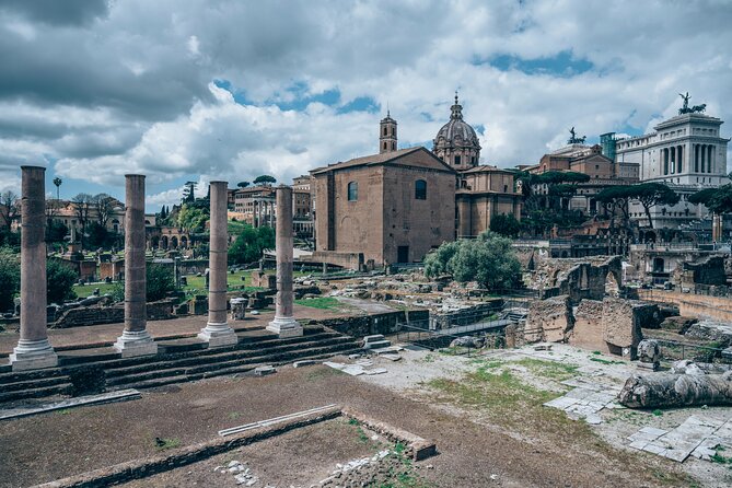 Rome Highlights Walking Tour With a Small Group - Starting Point: Colosseum