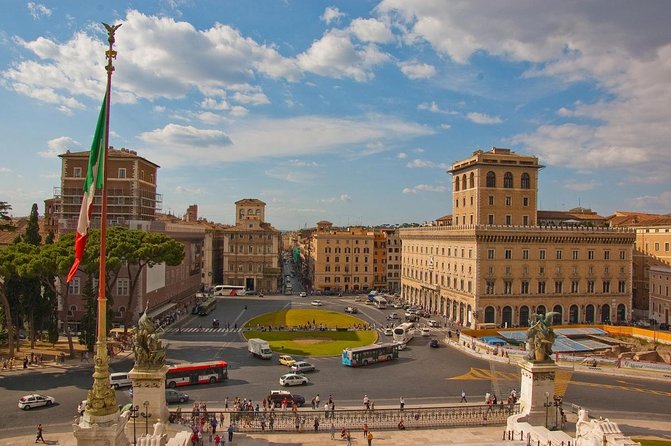 Rome Walking Tour: Piazza Venezia and Ancient Rome - Landmarks Visited on the Tour