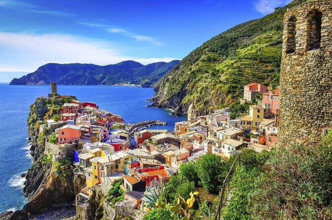 Relaxing Boat Tour With Aperitif in Cinque Terre