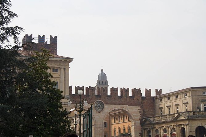 Verona City Sightseeing Walking Tour of Must-See Sites With Local Guide - Tour Overview