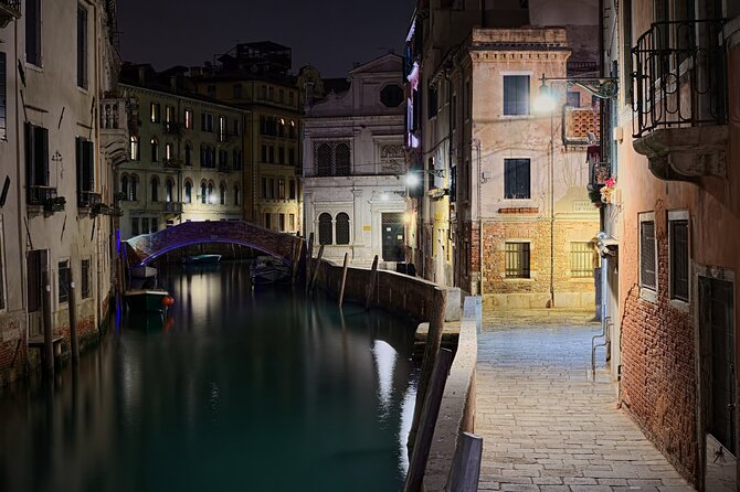 Highlights and Hidden Gems Night Tour in Venice - Tour Benefits