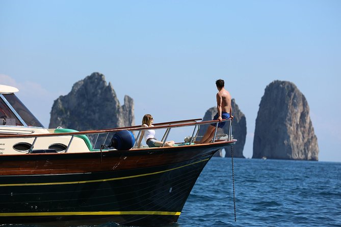 Li Galli Islands and Capri Boat Tour From Amalfi - Positive Feedback on the Tour Guide