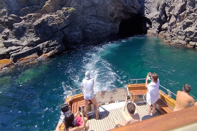 Ischia Island Excursion With the Rocca Corsa Motor Yacht - Weather and Minimum Travelers Requirements