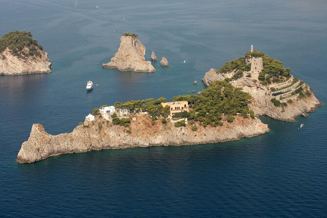 Li Galli Islands and Capri Boat Tour From Amalfi - Just The Basics