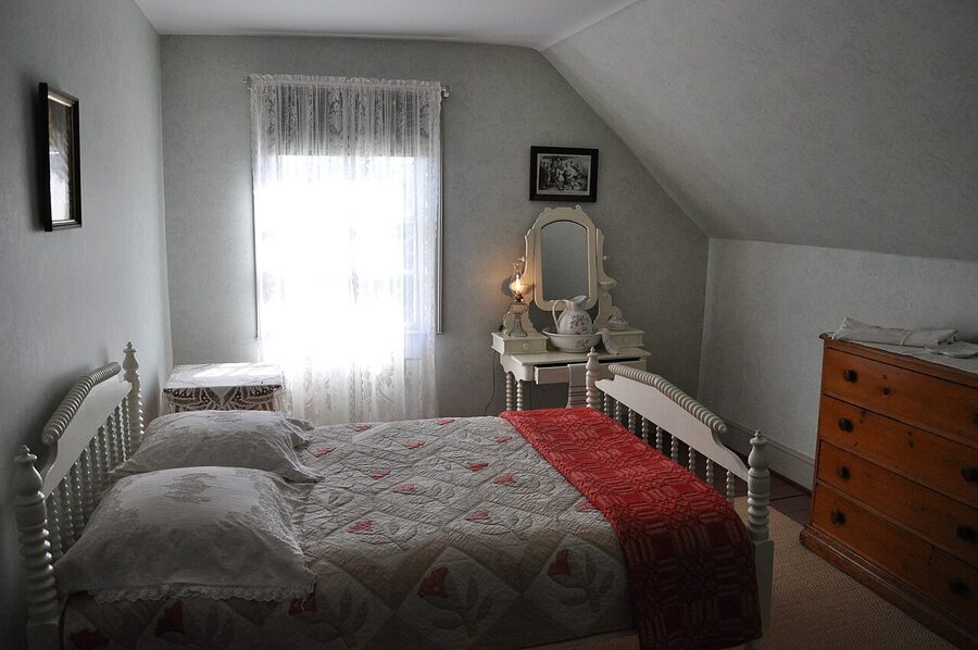 Anne east-gable bedroom inside Green Gables with iron bedstead
